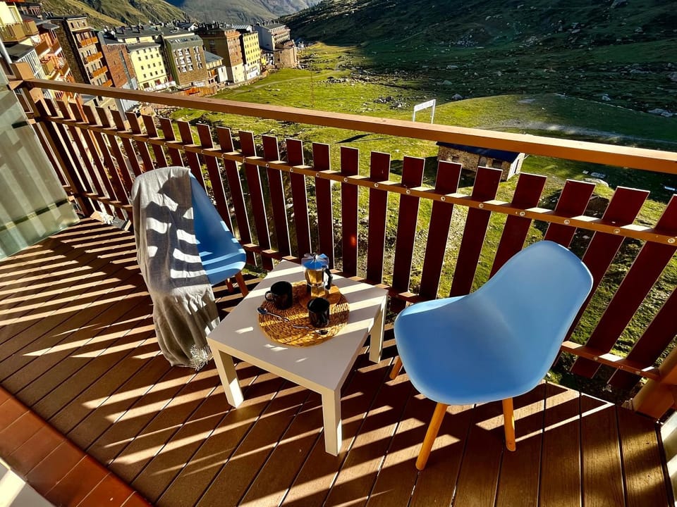 Day, Natural landscape, Balcony/Terrace, Mountain view