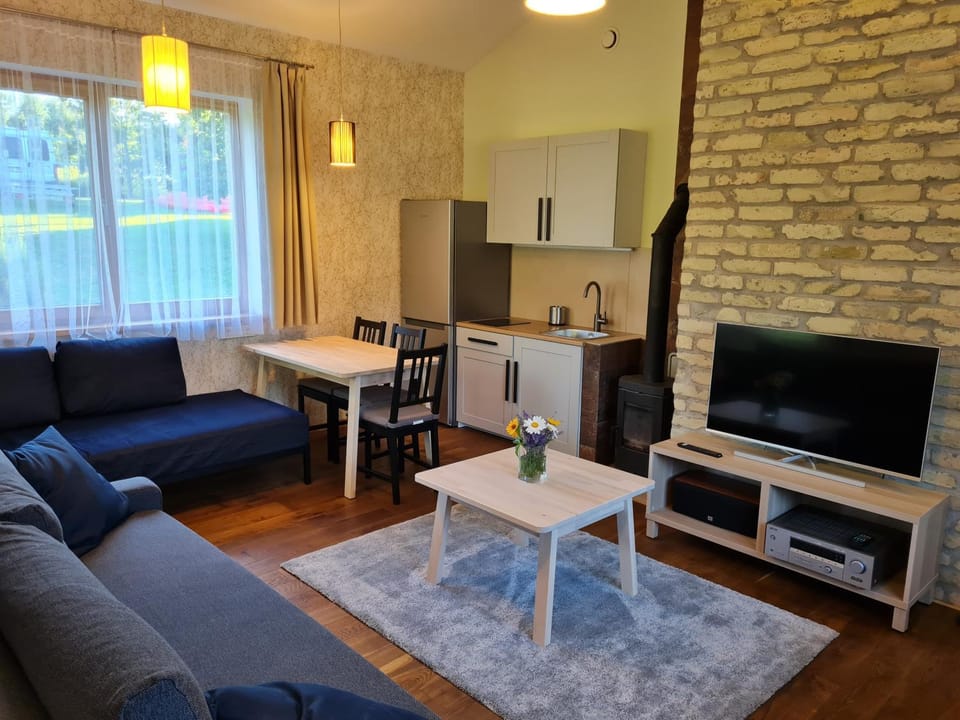 Communal lounge/ TV room, kitchen