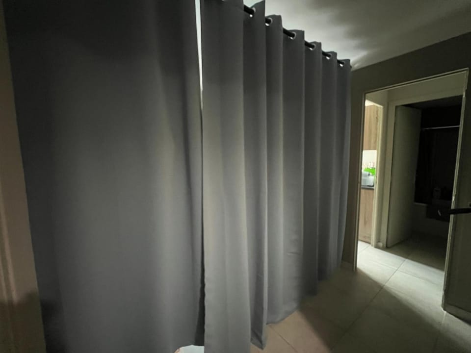 Only for female guests, shared homestay, Nice west cosy flat, balcony near airport train beach public transport supermarket Vacation rental in Nice