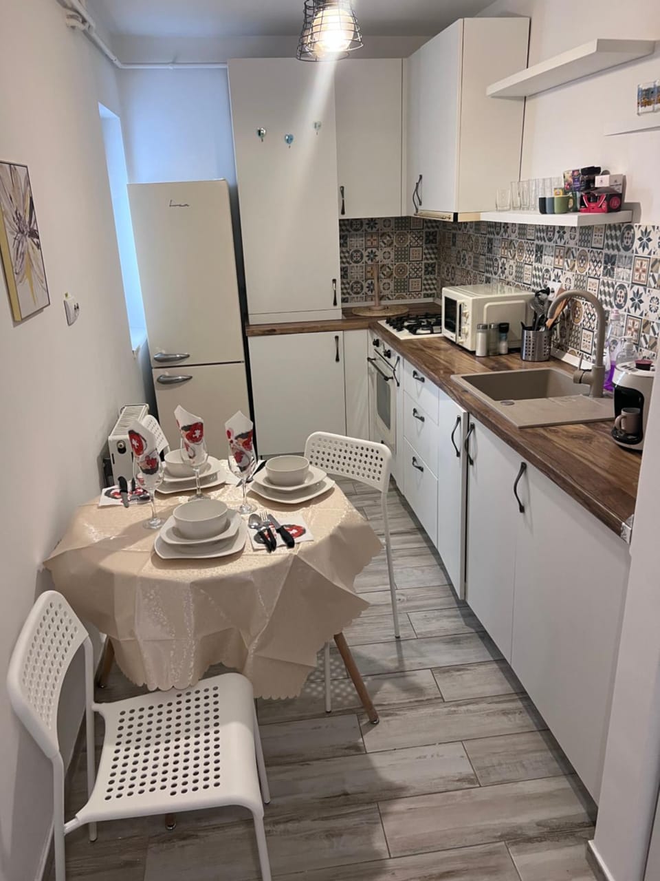 Dining area, kitchen