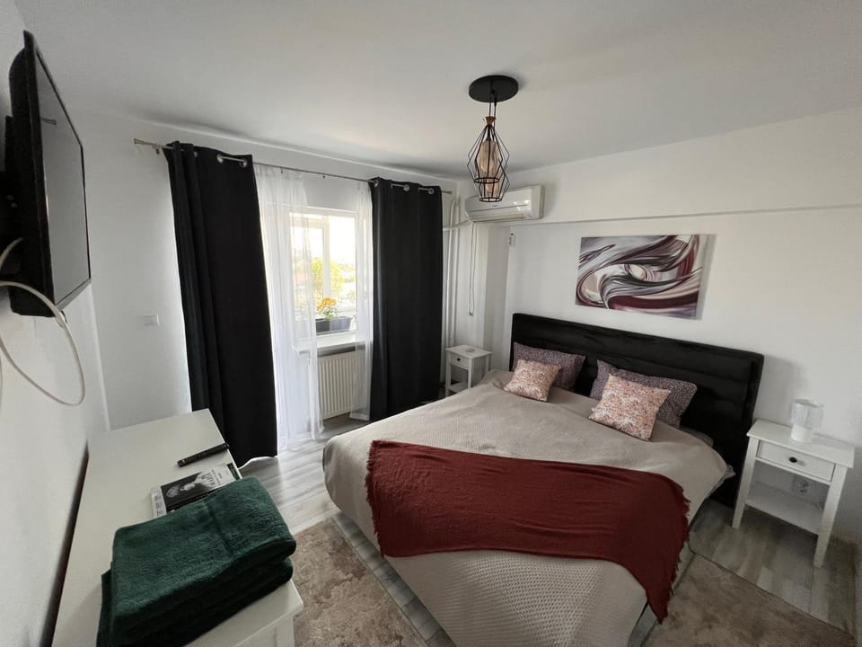Bed, Photo of the whole room, Bedroom, air conditioner