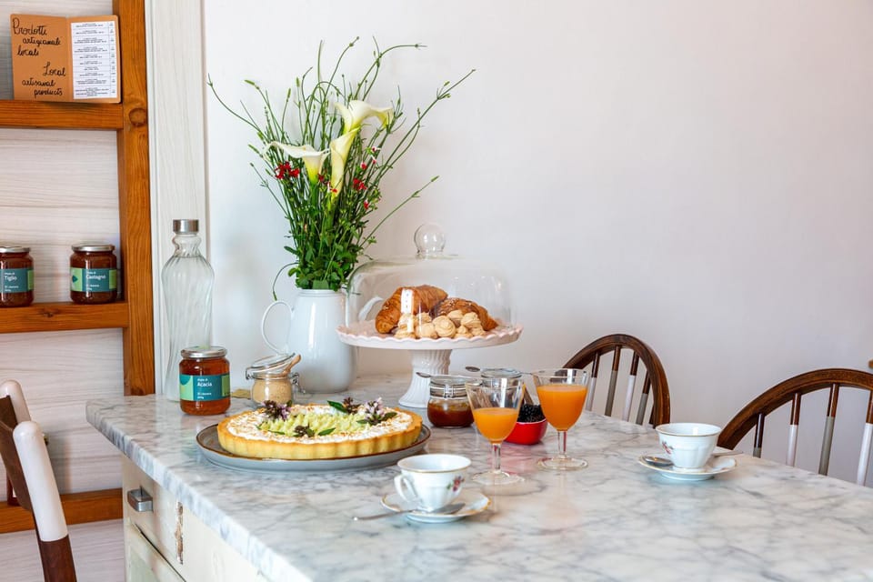 Il Mallo Verde - Lake Como B&B Bed and Breakfast in Mandello del Lario