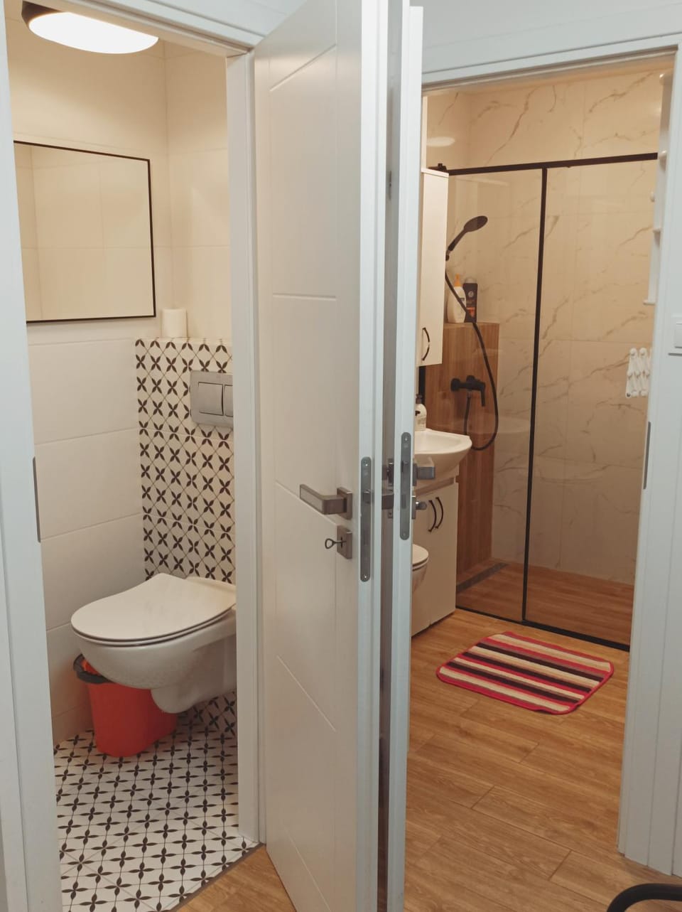 Shower, Toilet, Bathroom