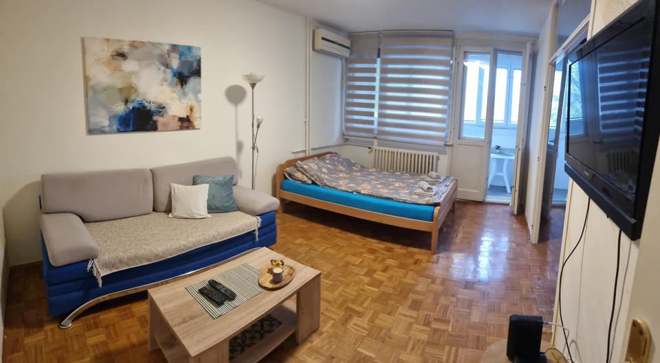 Bed, Living room, Seating area, Bedroom, air conditioner