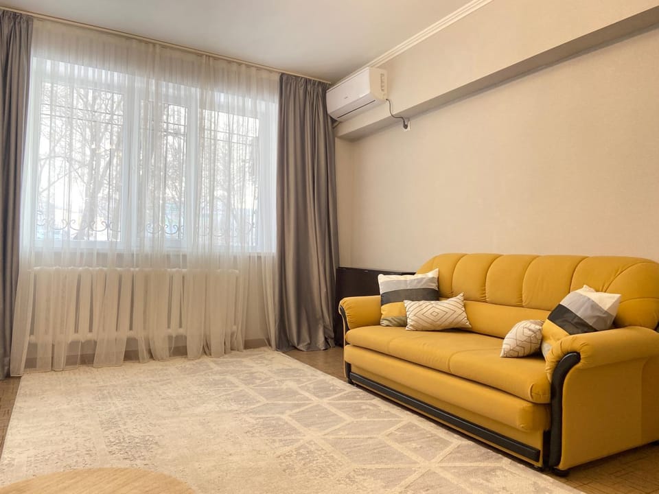 Living room, Seating area, air conditioner