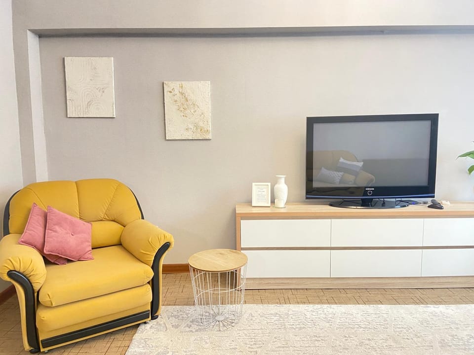 TV and multimedia, Living room, Seating area