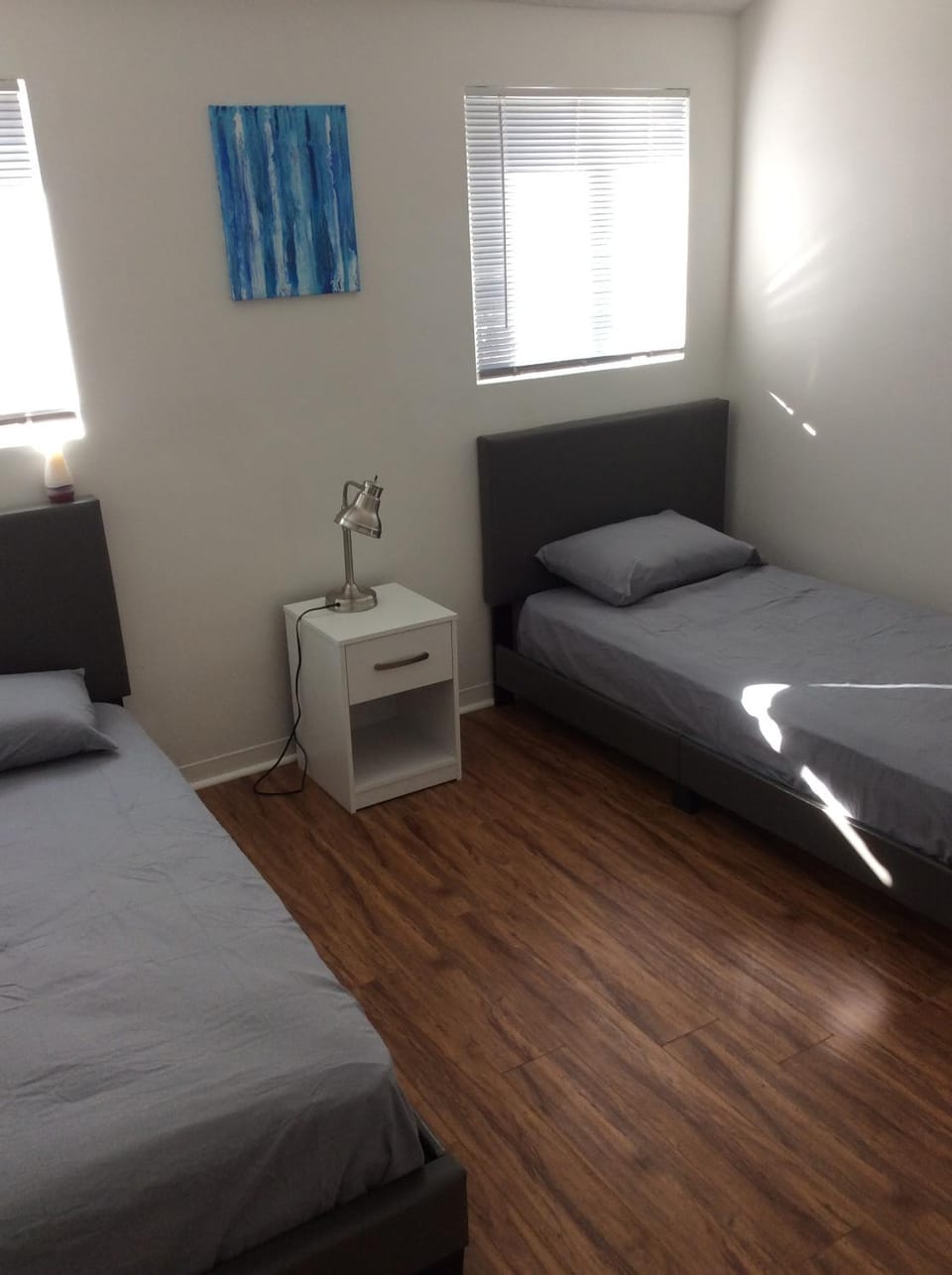 Modern spacious home close to Universal studio & Hollywood for 11 House in Van Nuys