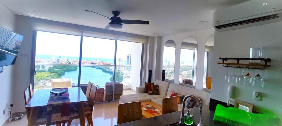 P23 Brand New high floor, few blocks to walled city steps to beach Apartment in Cartagena