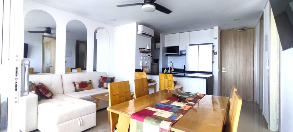 P23 Brand New high floor, few blocks to walled city steps to beach Apartment in Cartagena