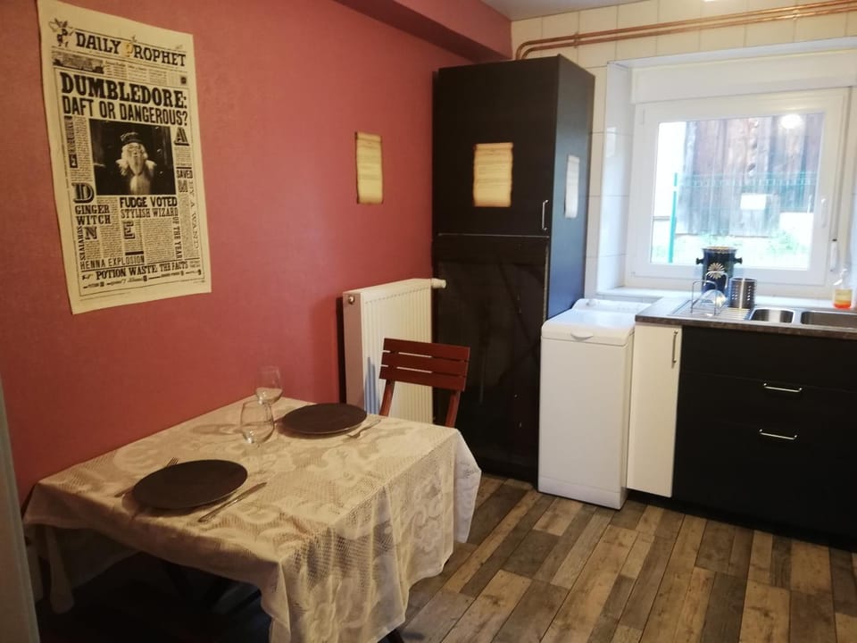 Dining area, kitchen