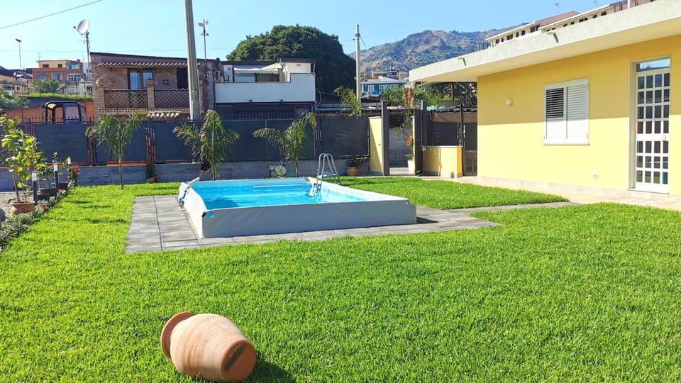 Garden, Swimming pool, Swimming pool