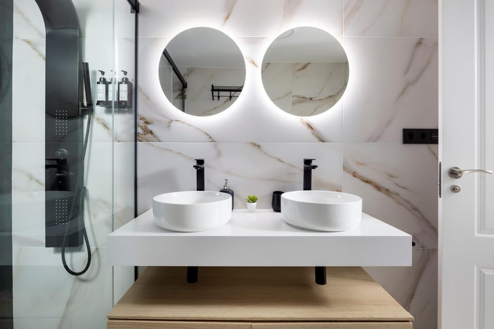 Central and Spacious Apartment with Parking on-site Apartment in Malaga