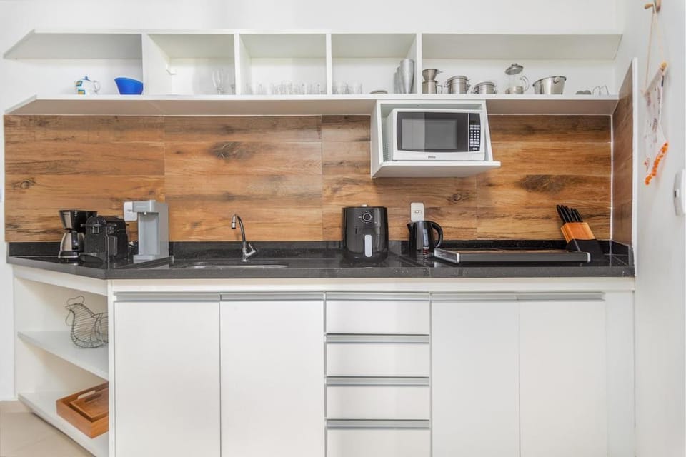 Coffee/tea facilities, Kitchen or kitchenette, stove, toaster