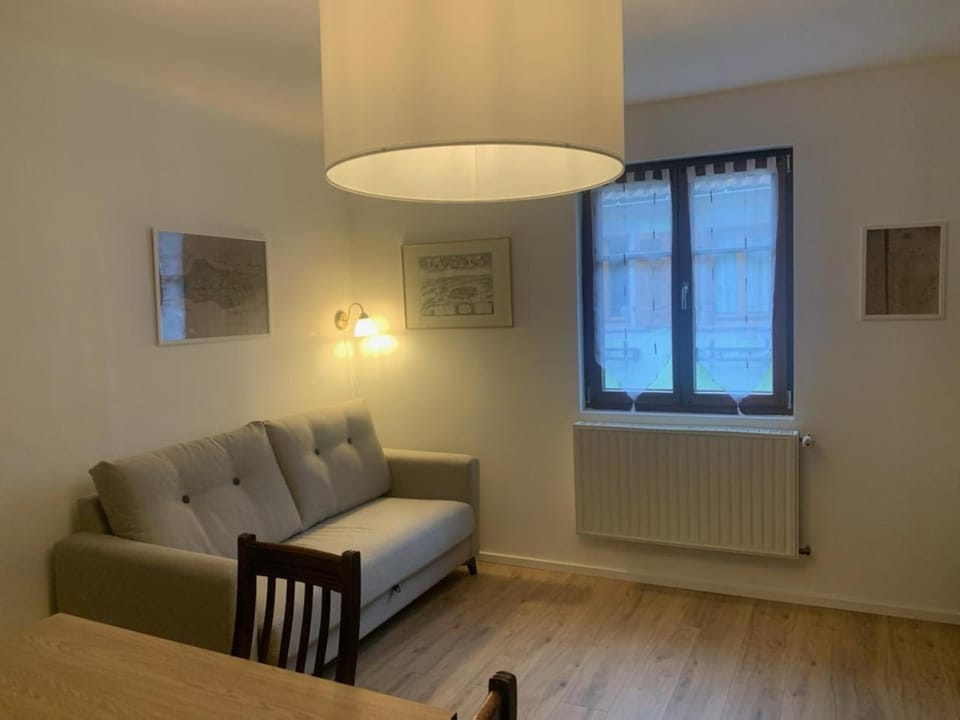 Bed, Living room