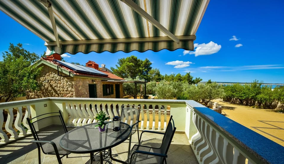 Balcony/Terrace, Garden view