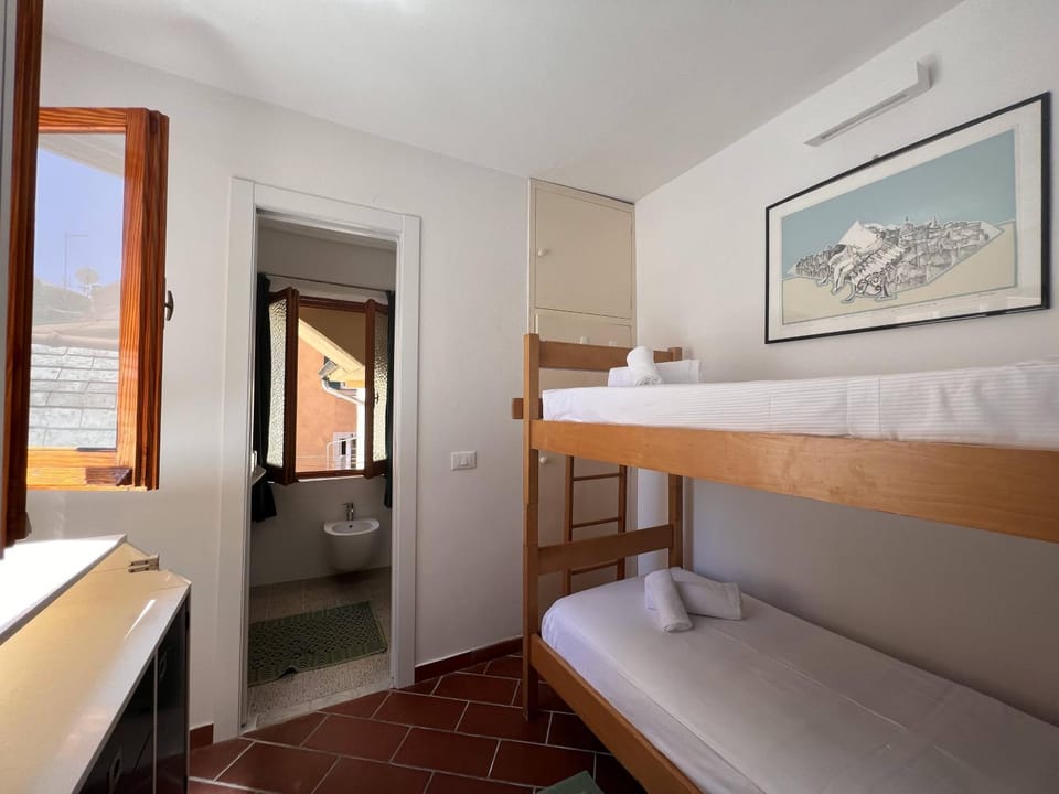 Bed, Bedroom, bunk bed