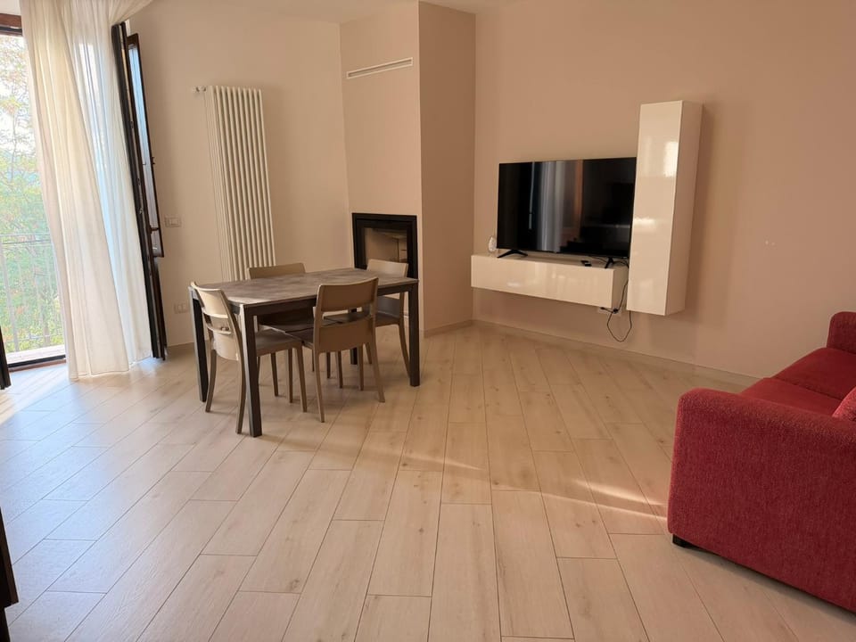 Communal lounge/ TV room, TV and multimedia, Living room, Seating area, Dining area, Evening entertainment