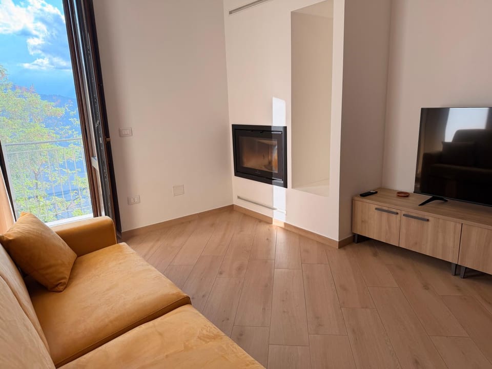 Communal lounge/ TV room, TV and multimedia, Living room, Seating area, Evening entertainment