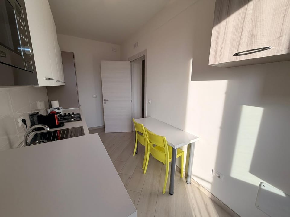 Kitchen or kitchenette, Living room, Seating area, Dining area, oven, stove