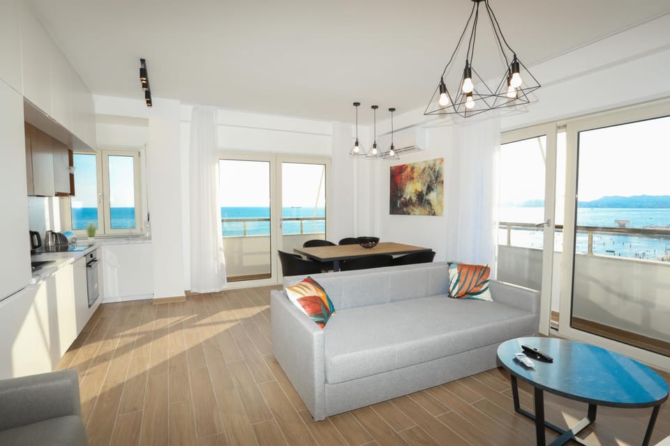 Kitchen or kitchenette, Seating area, Dining area, Sea view