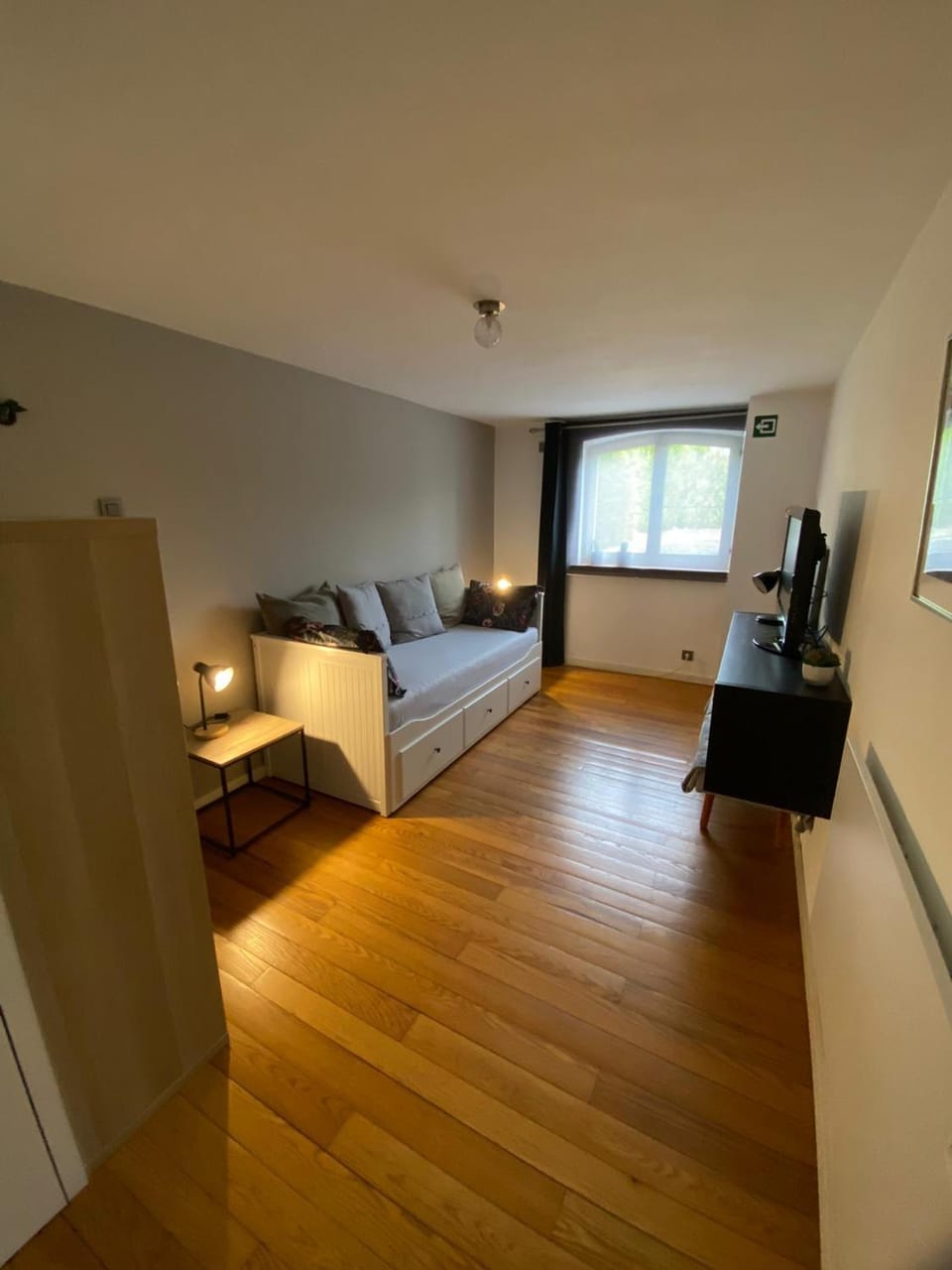 TV and multimedia, Living room, Photo of the whole room, Seating area