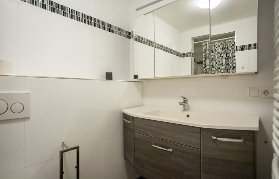 Bathroom, Decorative detail