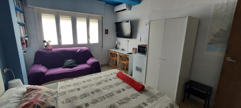 Bed, TV and multimedia, Living room, Seating area, Bedroom, minibar, wardrobe