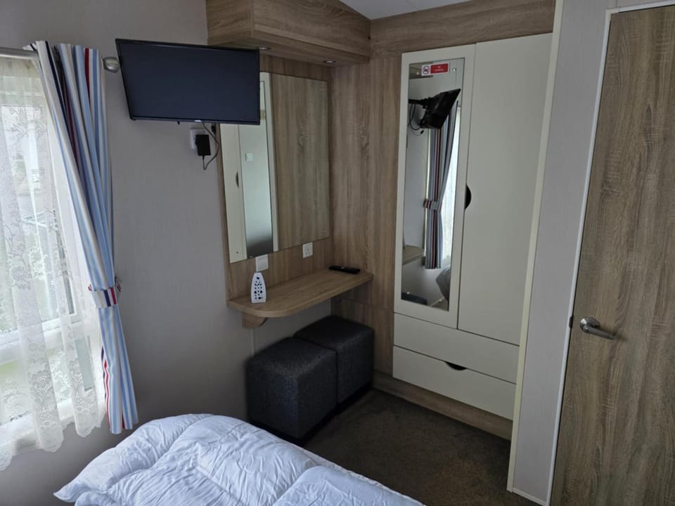PALM GROVE THE NeW PG68 3 BEDROOM CARAVAN CHAPEL ST LEONARDS Campground/ 
RV Resort in Chapel Saint Leonards