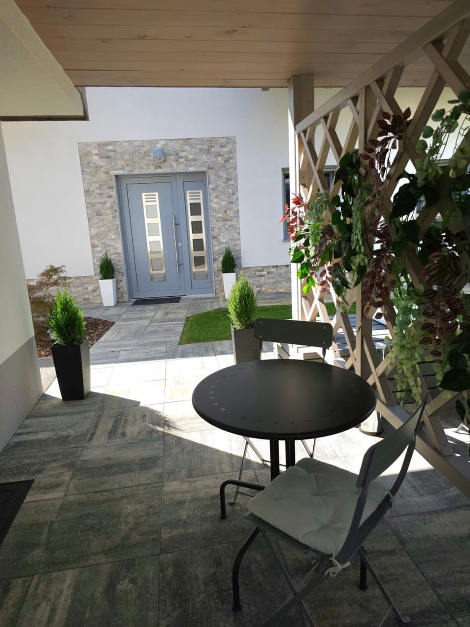 Facade/entrance, Balcony/Terrace