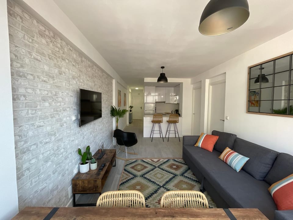 LUMINOSO APARTAMENTO RECIÉN REFORMADO Apartment in Malaga