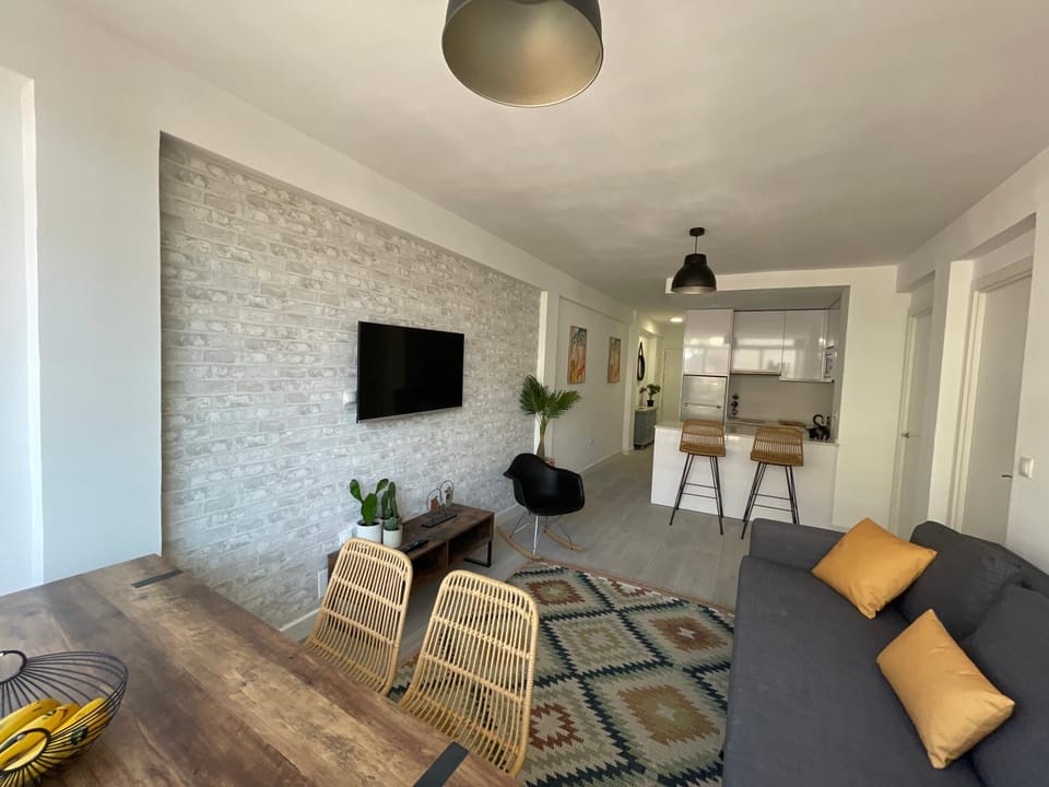 LUMINOSO APARTAMENTO RECIÉN REFORMADO Apartment in Malaga