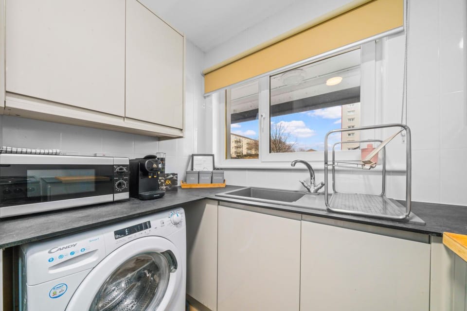Kitchen or kitchenette, washing machine