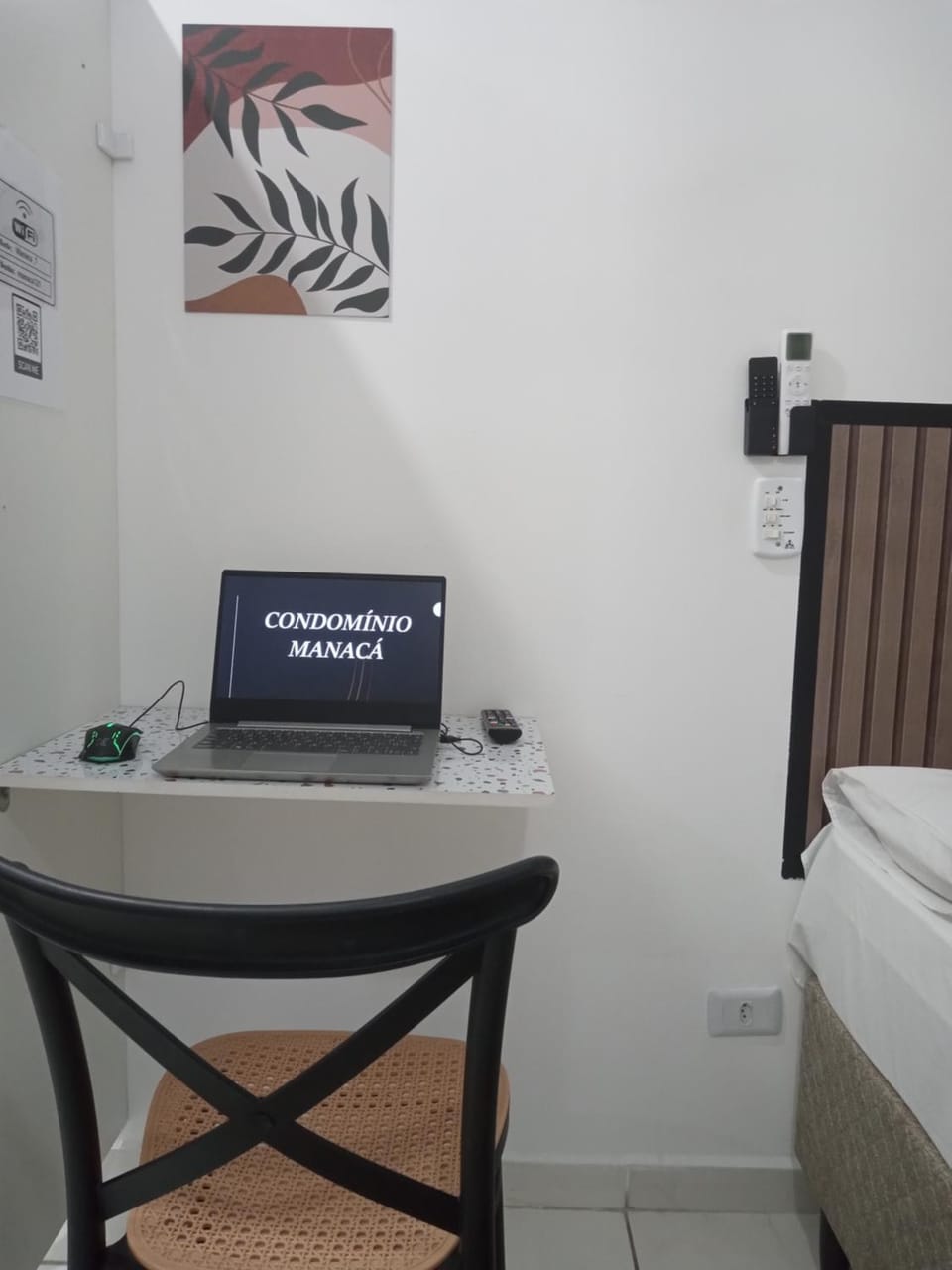 LOFT 2 COMPLETO AR CANAIS ASSINAT GARAGEM INTERNET prox Aparecida e Industrias Apartment in Pindamonhangaba