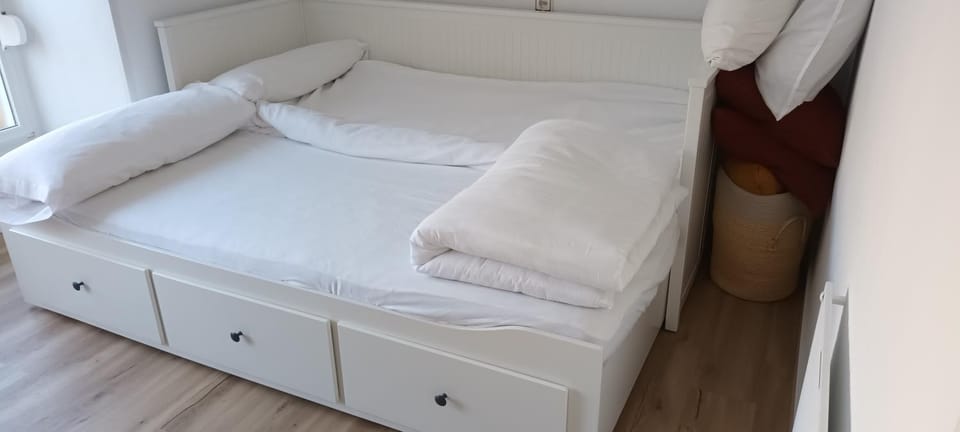 Bed, Bedroom, bunk bed