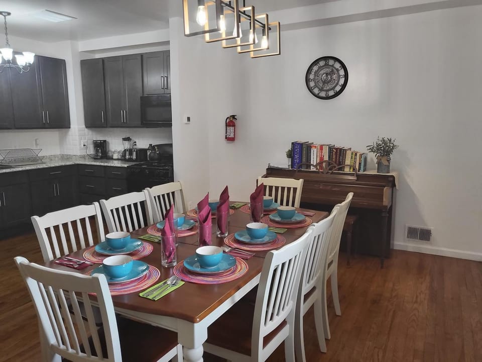 Dining area, minibar, pet friendly, stove, kitchen