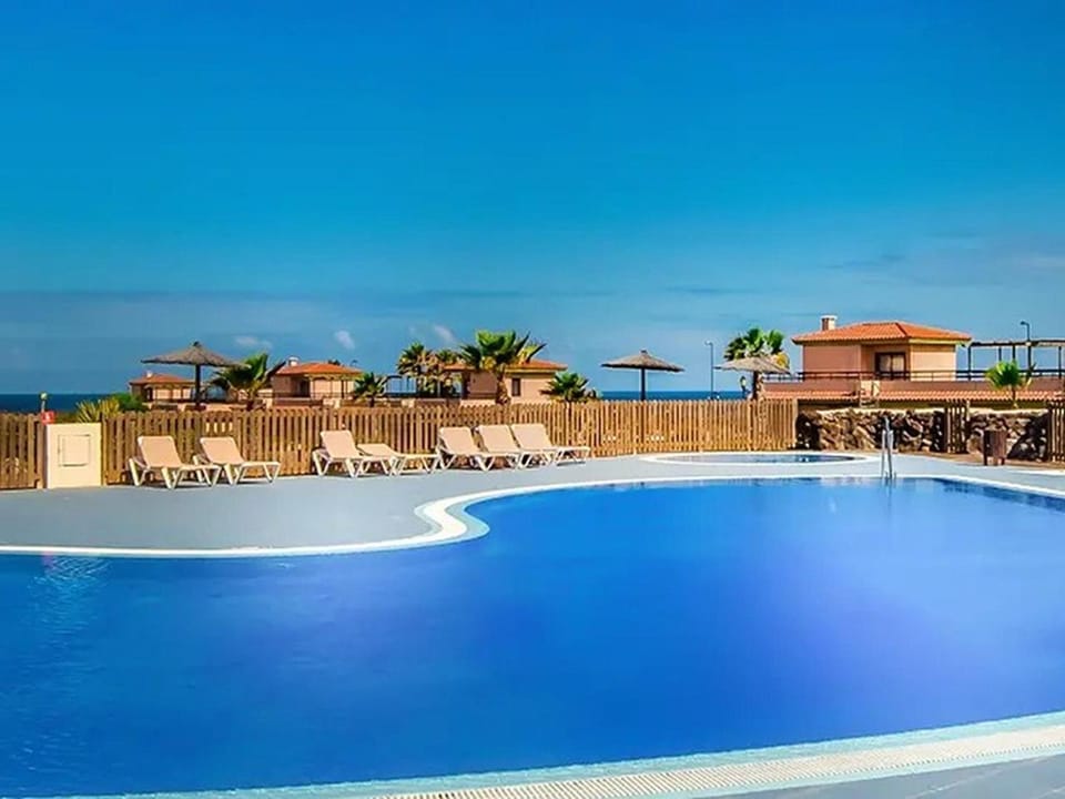 Pool view, Swimming pool, sunbed