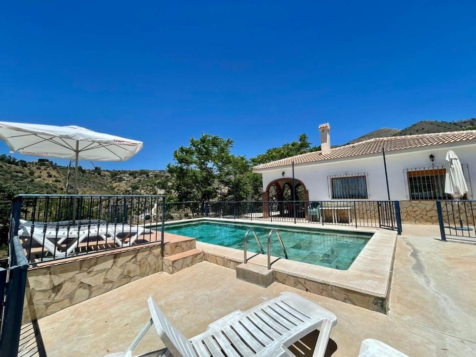 Pool view, Swimming pool, sunbed