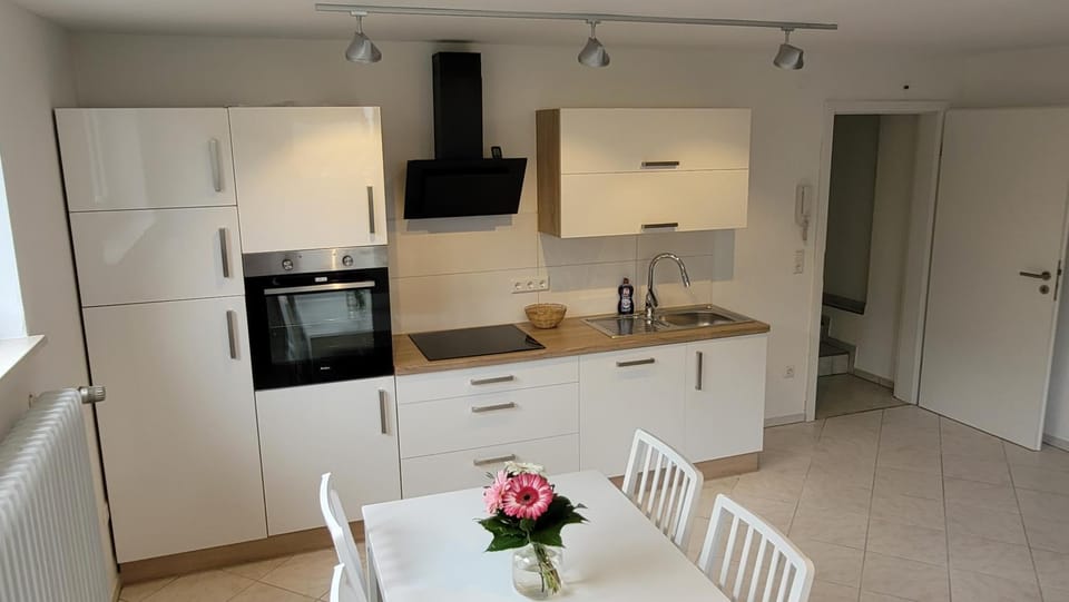 Kitchen or kitchenette, Dining area, dishwasher, stove