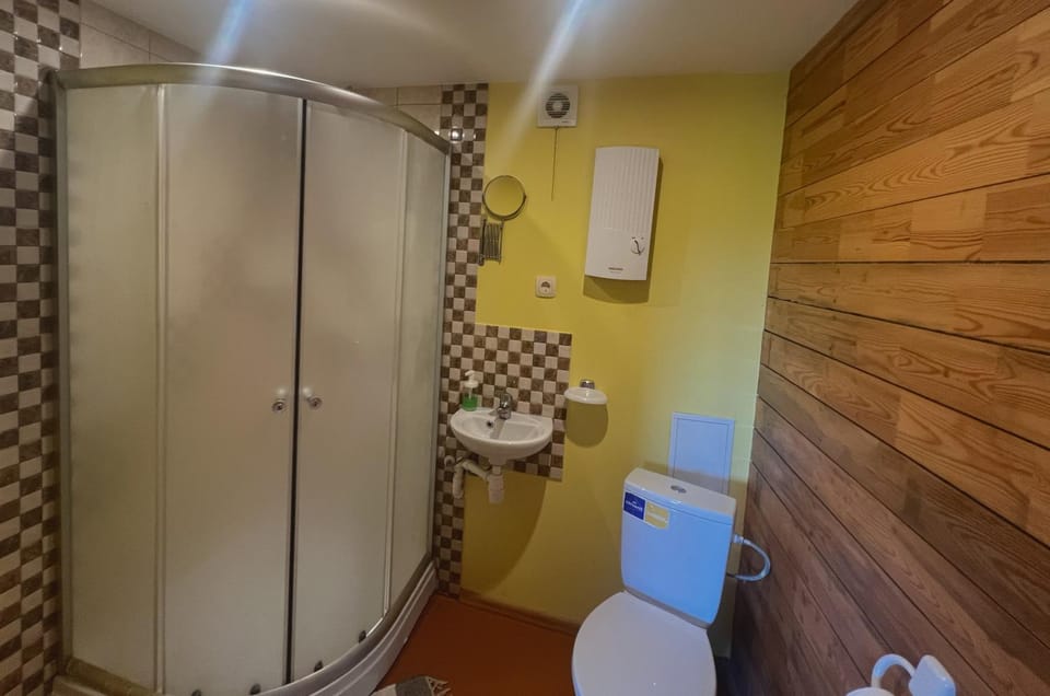 Shower, Toilet, Bathroom