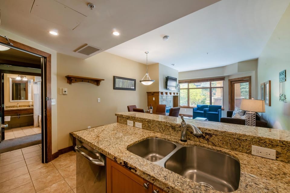 Kitchen or kitchenette, Living room