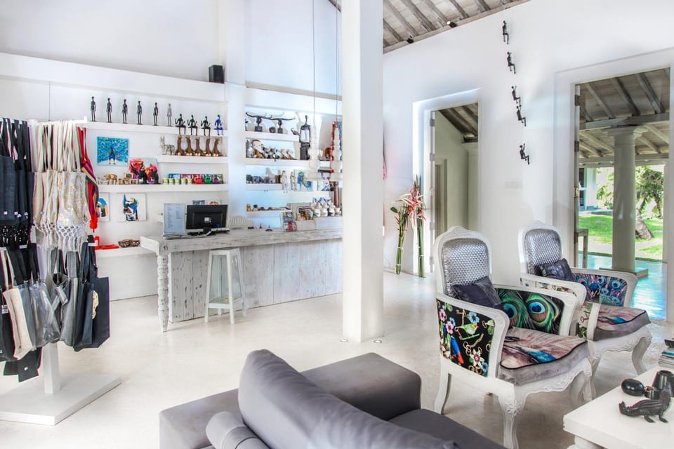 On-site shops, Living room, Seating area, Internal: Not applicable to any particular room