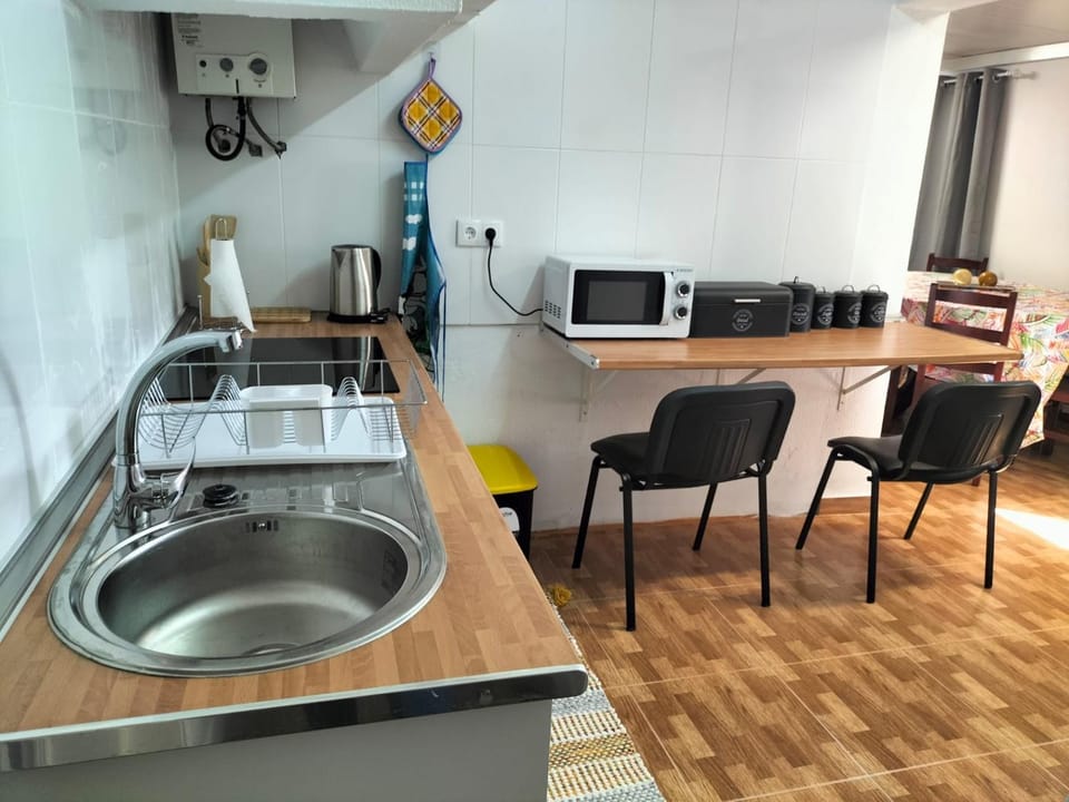 Coffee/tea facilities, Kitchen or kitchenette, Dining area, pet friendly, stove