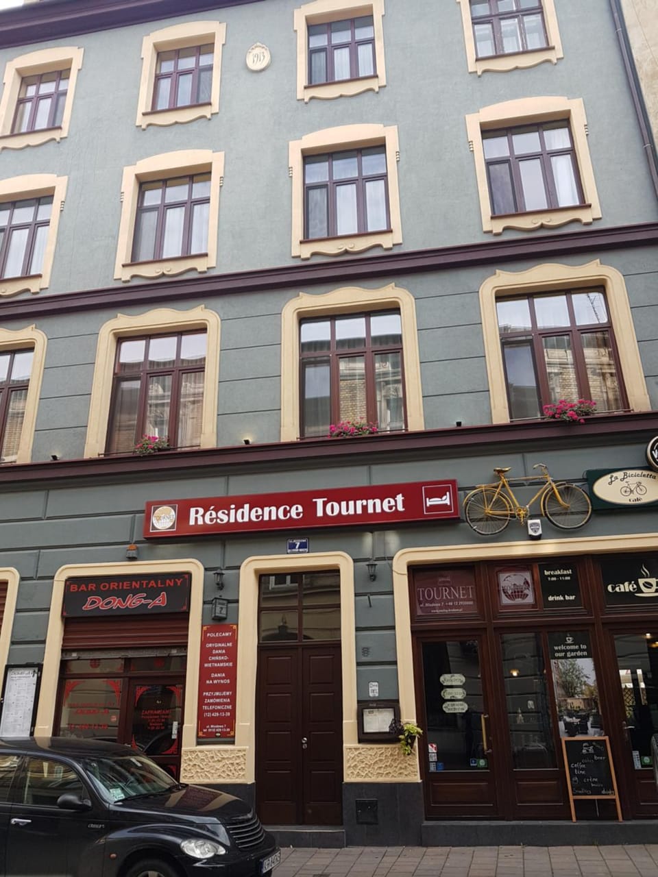 Facade/entrance