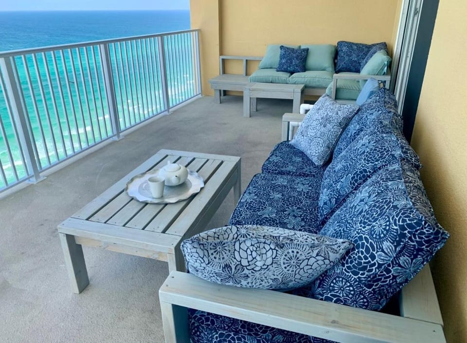 Natural landscape, Balcony/Terrace, Seating area, Sea view