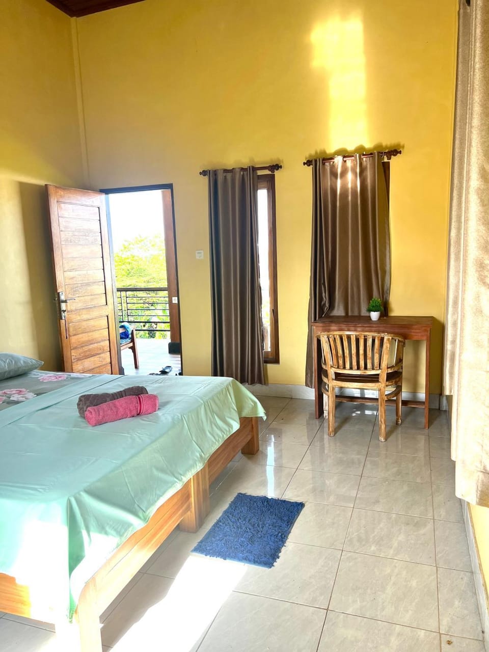 Bed, Photo of the whole room, Seating area, Bedroom, towels