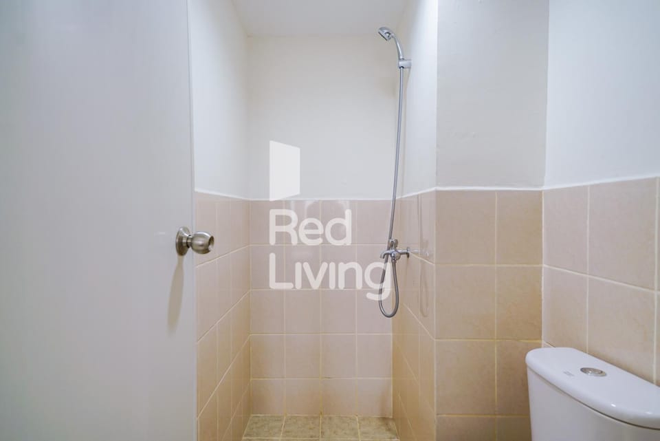 RedLiving Podomoro Golf View Apartemen - Skyland Tower Balsa Apartment in West Java