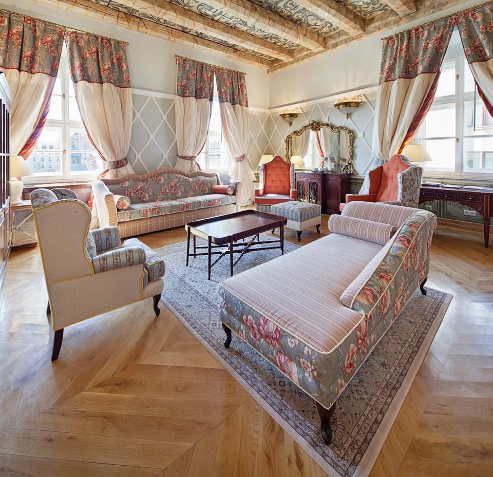 Living room, Photo of the whole room, Seating area