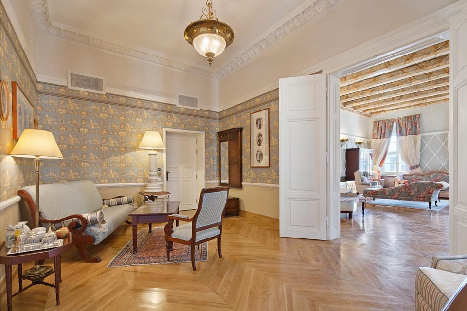 Living room, Photo of the whole room, Seating area, air conditioner