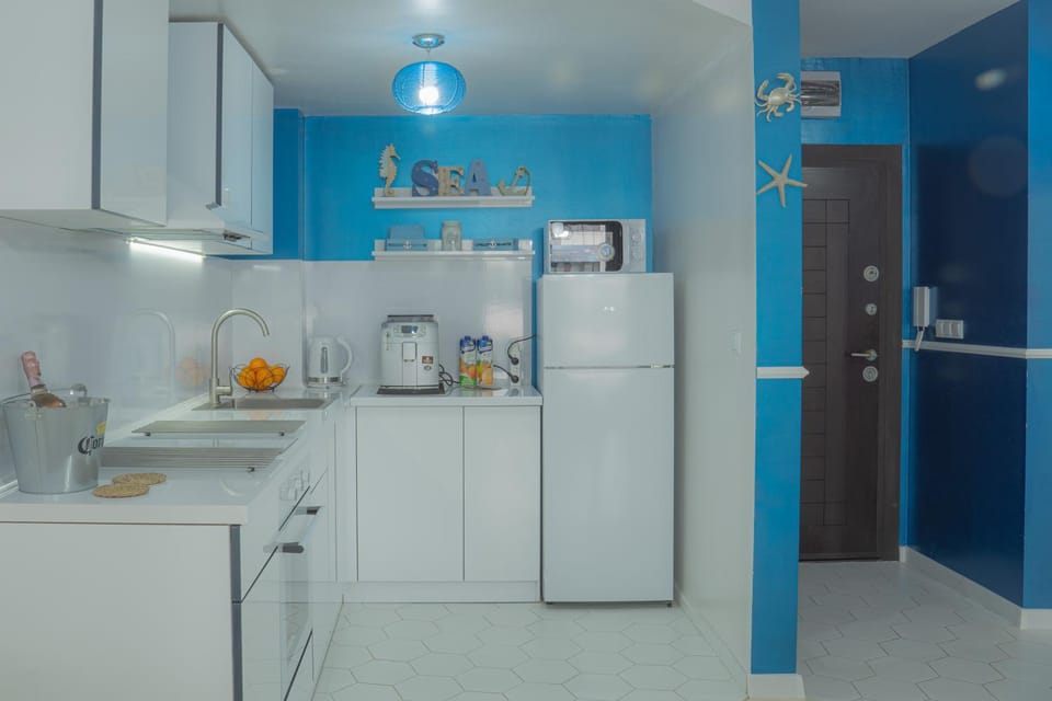 Kitchen or kitchenette, oven, stove