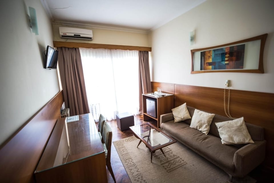 Bed, TV and multimedia, Photo of the whole room, air conditioner